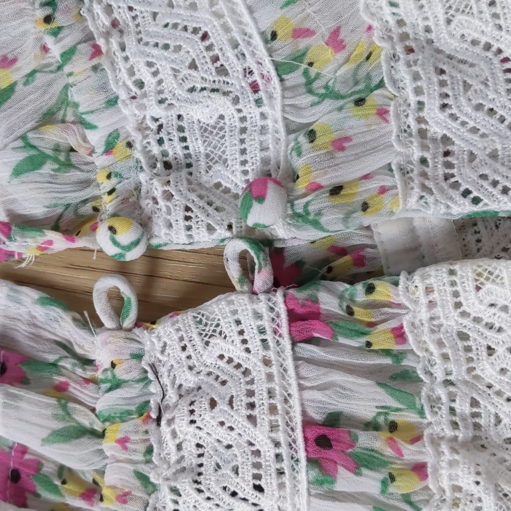 Ann Taylor floral summer top - Picture 4 of 4